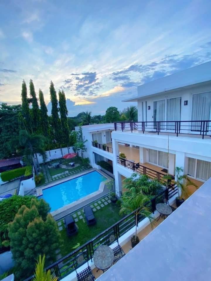 Be-Ing Suites Davao Exterior photo