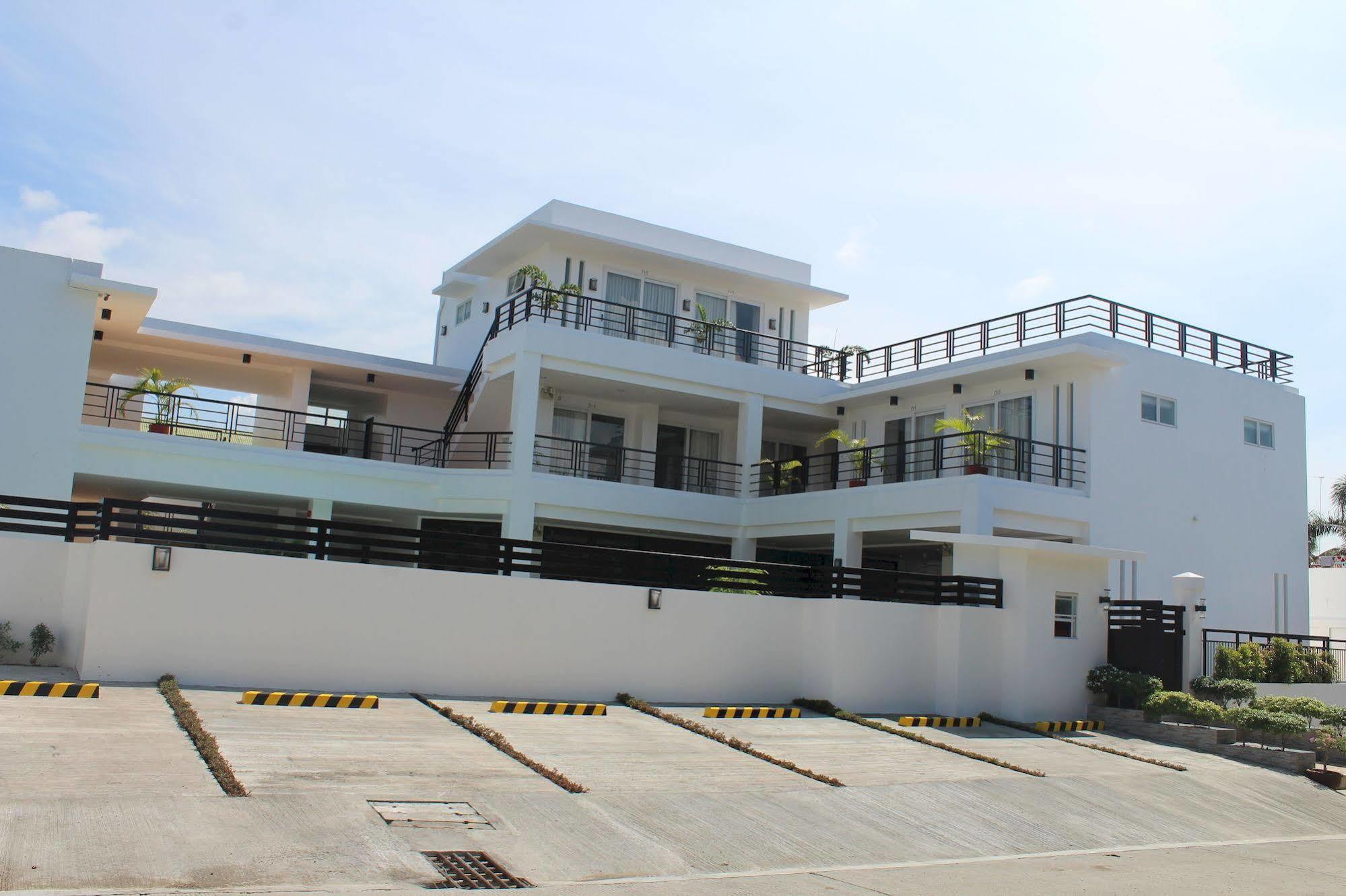 Be-Ing Suites Davao Exterior photo
