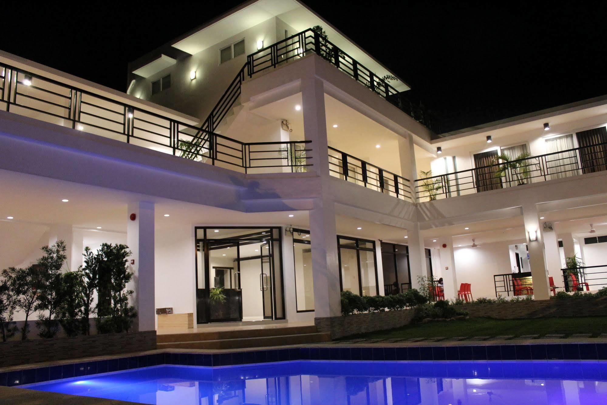Be-Ing Suites Davao Exterior photo